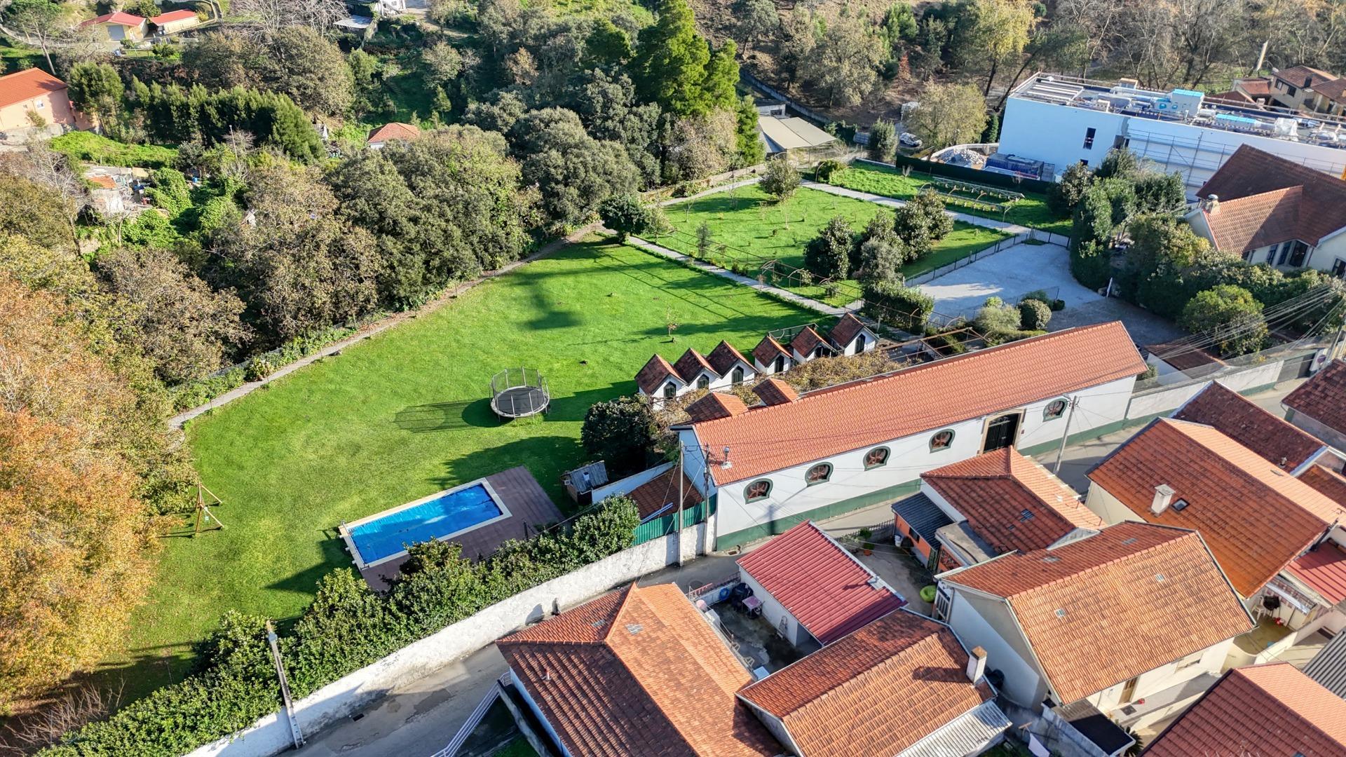 Encantadora Casa de 1937 com Piscina, Bosque, Anexos e Casas Convertidas