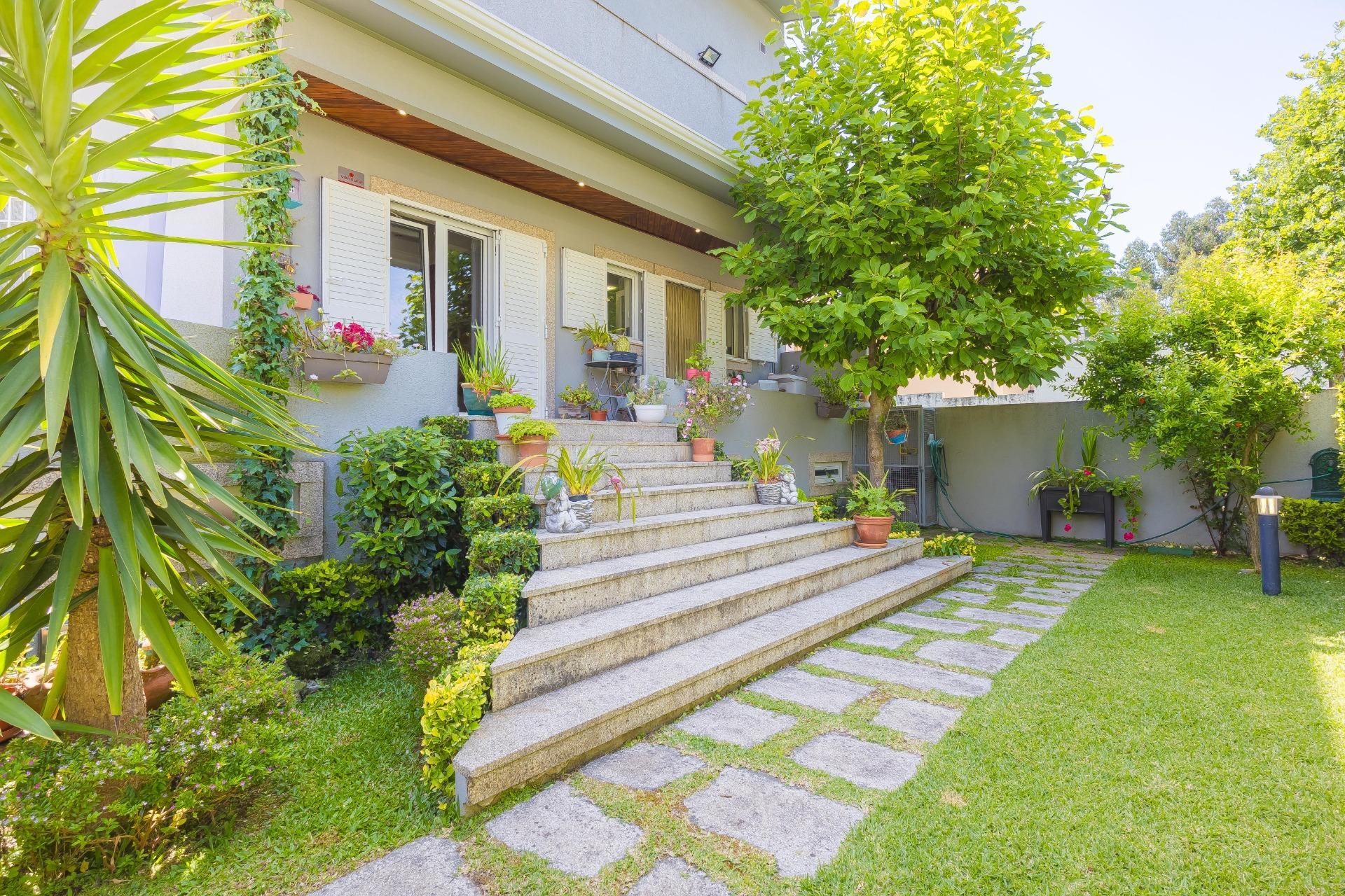 Moradia Exclusiva T5 com Jardim em Leça do Balio
